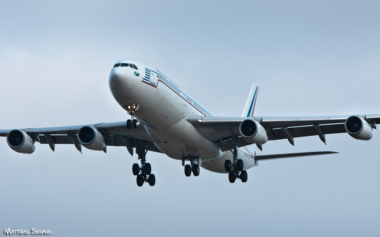 A340 / F-RAJA - DSC00027_1280800c.jpg DSC00027_1280800c.jpg